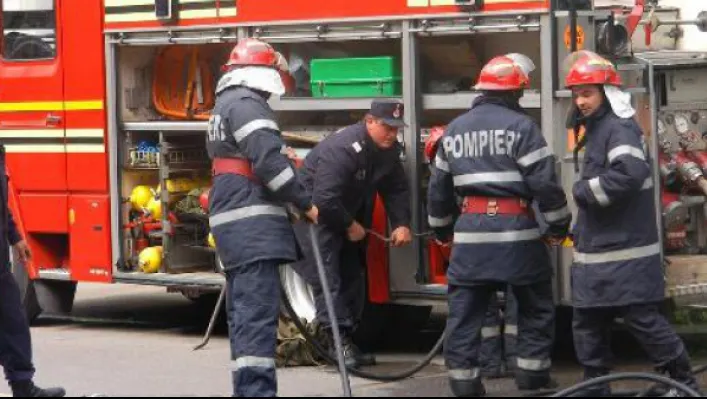 Bloc din Giurgiu, cuprins de flăcări din cauza unui aparat de aer condiţionat