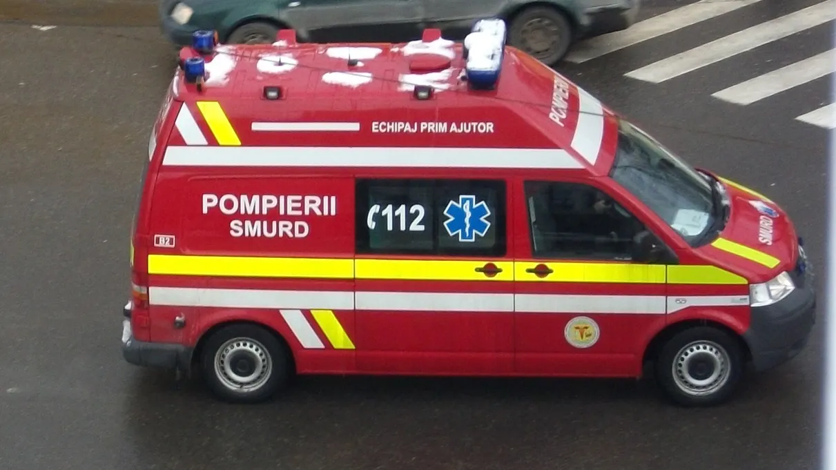 Trei liceeni bucureşteni, la spital cu intoxicaţie. Care este bănuiala medicilor
