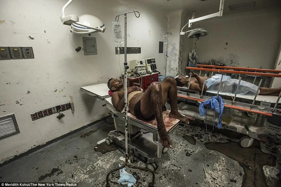 IMAGINI APOCALIPTICE! Pacienţii mor pe capete în spitalele din Venezuela 