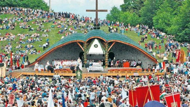 RUSALII. 48 de persoane au avut nevoie de îngrijiri medicale la pelerinajul de la Șumuleu Ciuc