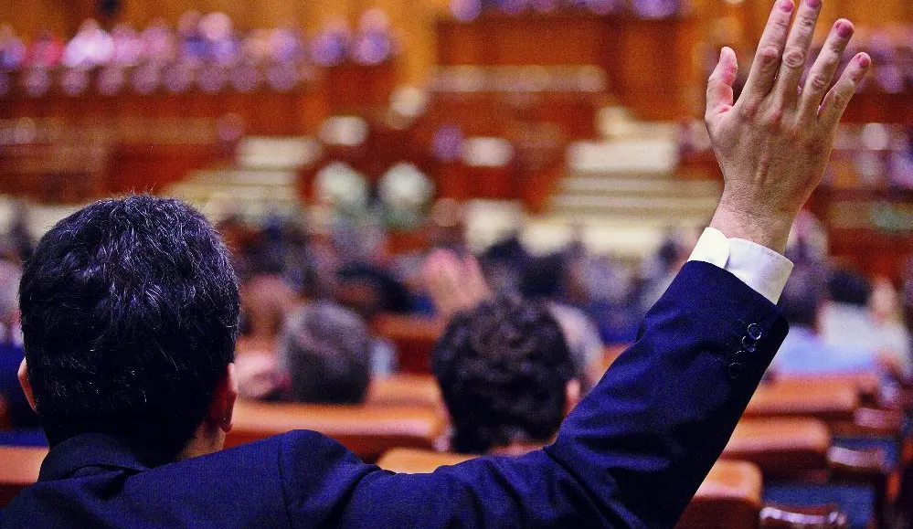 (ANALIZĂ)Majoritatea parlamentară din toamnă depinde de votul UDMR și cel al neafiliaților
