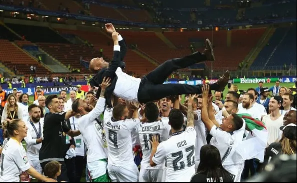 Zidane, primul om care câştigă UCL ca jucător, secund şi principal. Prima reacție a francezului