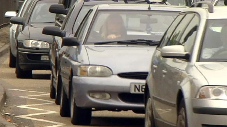 Noi reglementări luate azi de Guvern în privința taxei AUTO de poluare