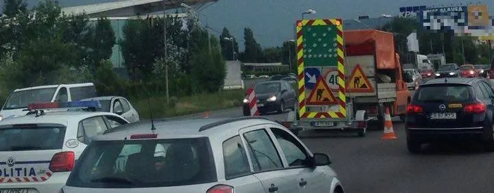 Se circulă cu dificultate la ieşirea din Bucureşti. A început montarea parapeţilor pe DN1