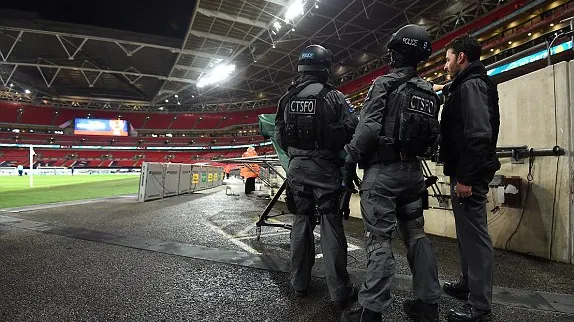 FINALA EURO 2016. Zeci de persoane au fost reţinute în Paris 