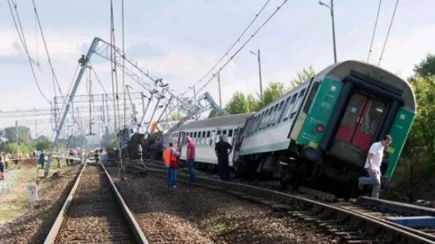 Accident feroviar în Bistriţa-Năsăud. Două vagoane au deraiat. Traficul, oprit