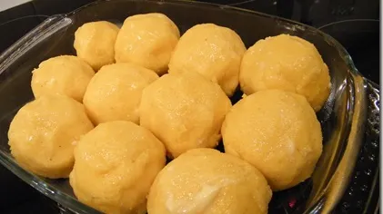 Aşa faci cel mai bun bulz moldovenesc. Un deliciu!
