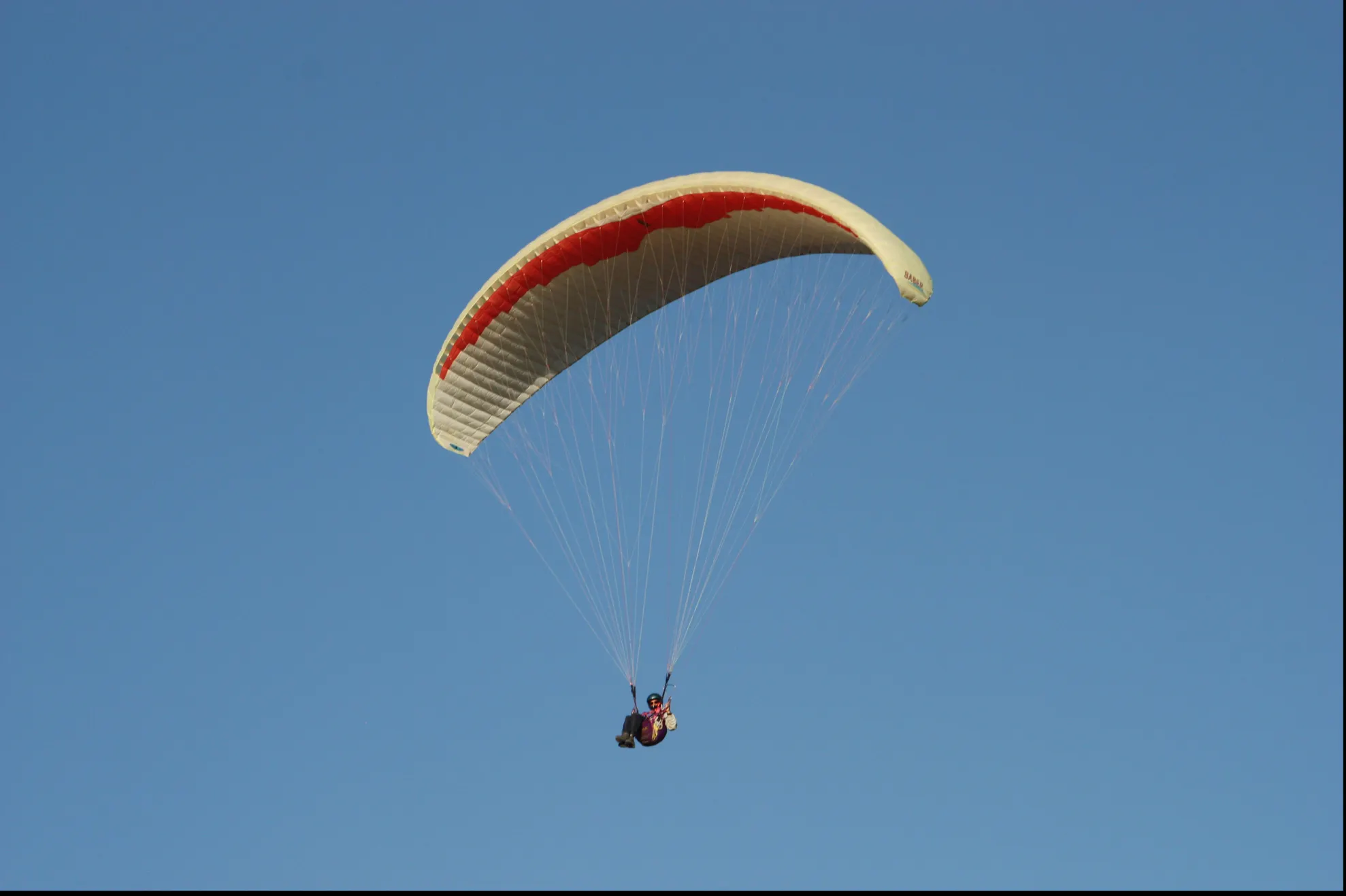 Bărbat prăbușit cu parapanta în mare, la Constanța