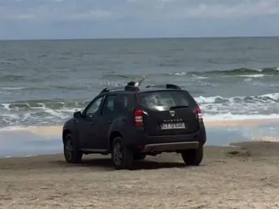 Ce a făcut un şofer cu tupeu pe plajă, la Mamaia. Toată lumea s-a uitat la el