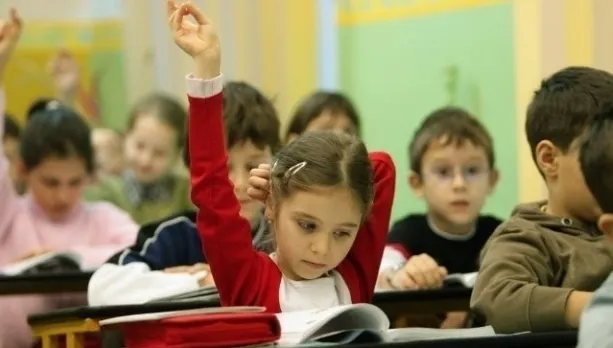 Copii terorizaţi de învăţătoare, la o şcoală din Bacău. "Ne bate, ne face handicapaţi, proşti"