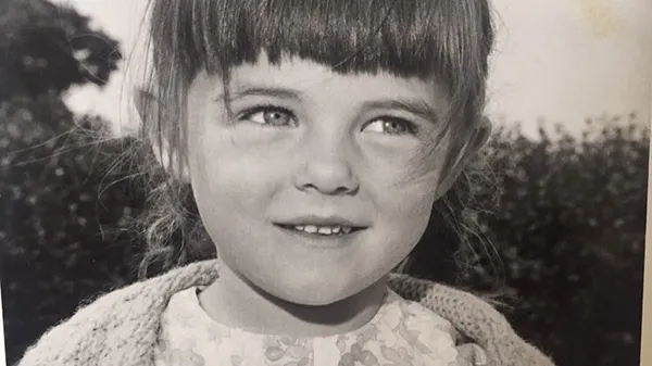 Azi este o actriţă CELEBRĂ în întreaga lume, dar iată cum arăta în copilărie. O recunoşti?