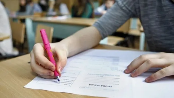 EVALUAREA NAŢIONALĂ începe luni. Prima probă: Limba Română. Modele subiecte