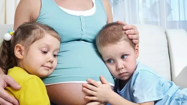 Numărul de fraţi şi surori al unei persoane prezice riscul de a divorţa