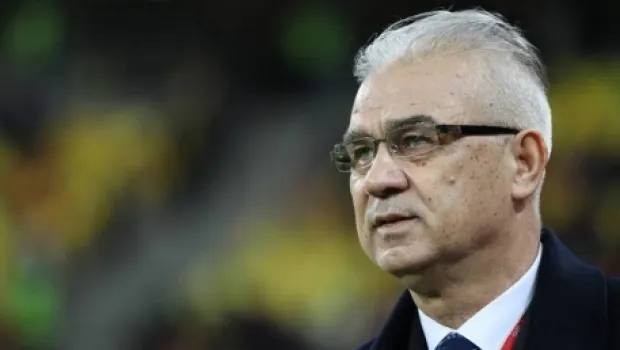 Generalul Iordănescu anunţă că Armata vrea să negocieze cu Becali