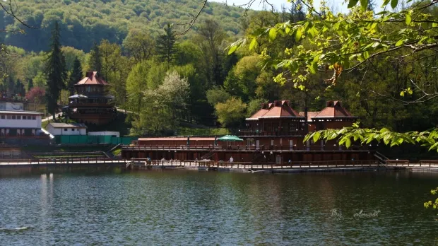 Lacul din România care deţine TREI RECORDURI mondiale. E spectaculos!