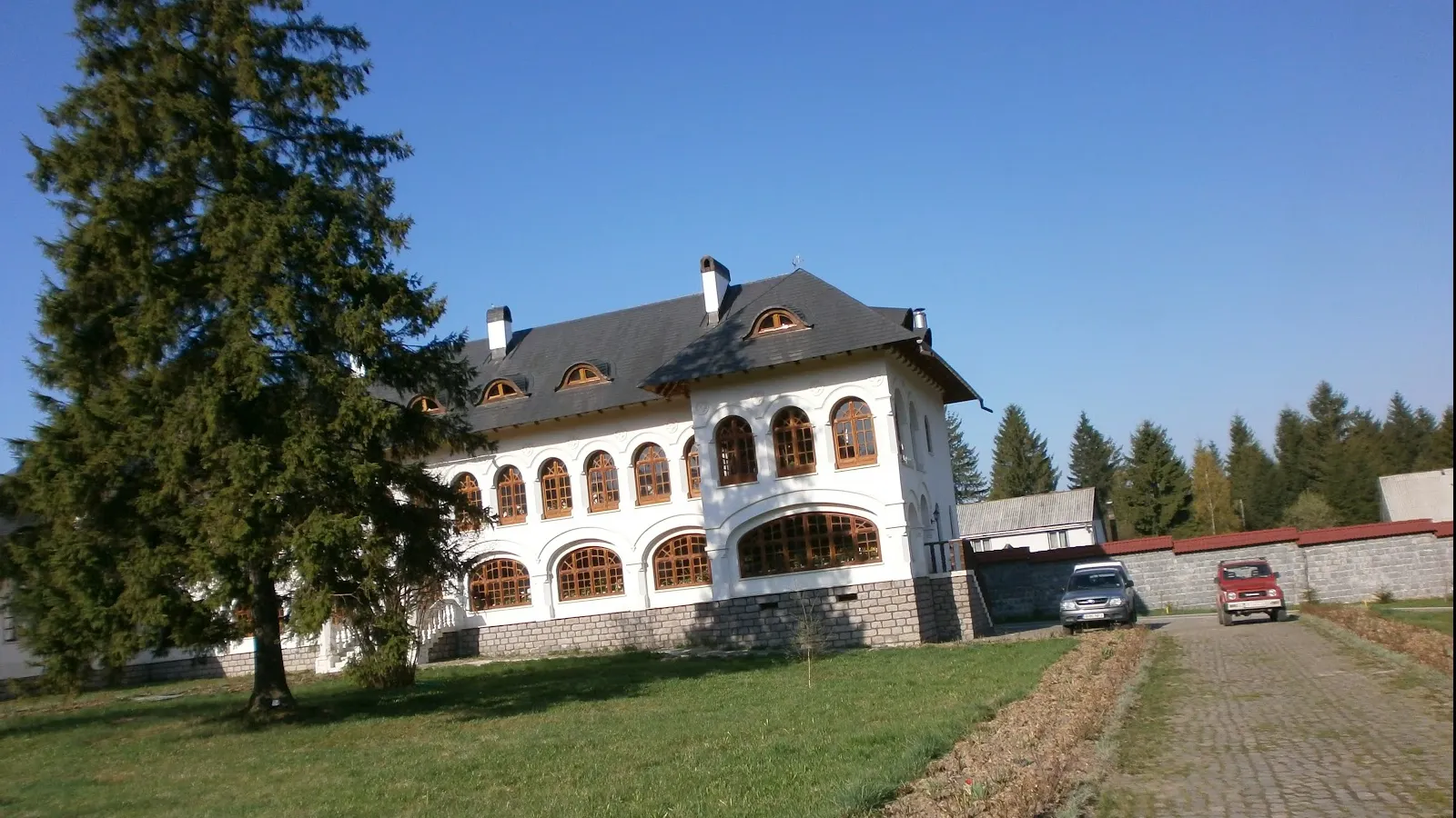 Singurul loc din Romania unde femeile nu au voie sa puna piciorul