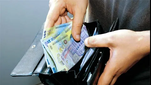 FMI avertivează: Salariul minim în România a crescut mai repede ca productivitatea muncii