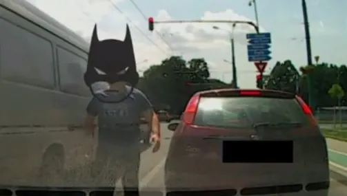 Ce i-a făcut un şofer din Timişoara unui alt şofer care i-a "tăiat" calea. L-au lăsat nervii - VIDEO