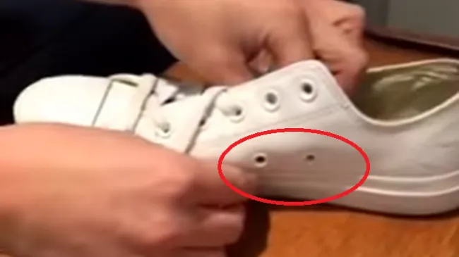 Te-ai întrebat vreodată la ce folosesc cele două găuri laterale de la tenişi?
