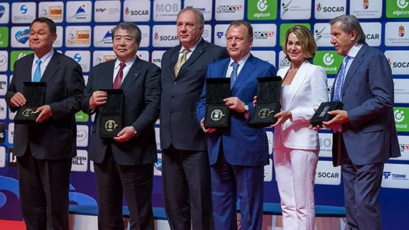 Moment excepţional: Nadia şi Ilie Năstase, decoraţi de Marius Vizer. Ambiţia Nadiei pentru Bucureşti