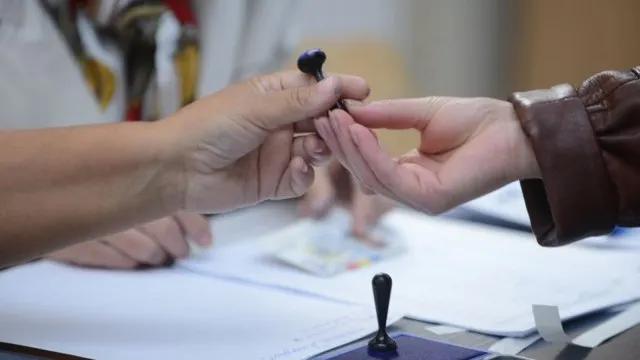 Care sunt criteriile după care veţi vota duminică? Candidat, partid sau program?