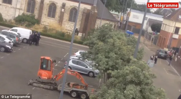 A fost forțat să filmeze execuția preotului. Măicuțele, folosite pe post de scuturi umane