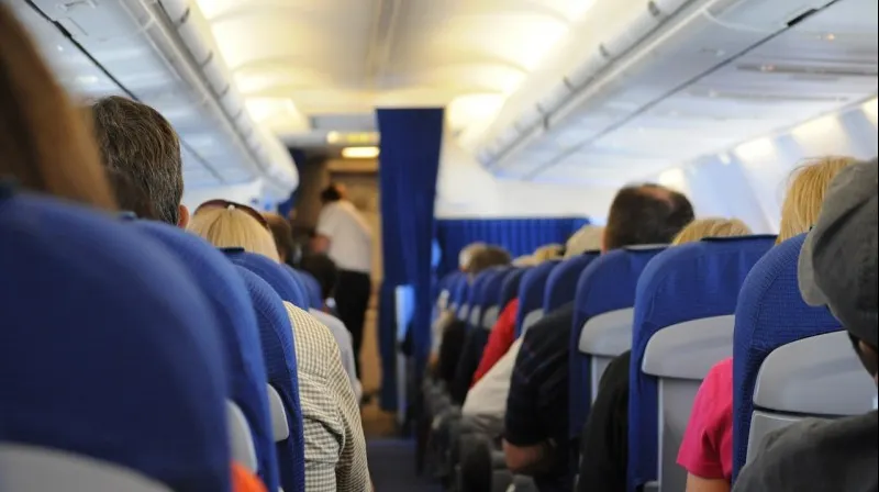 Persoanele supraponderale ar putea plăti în plus pentru un bilet de avion! Află de ce