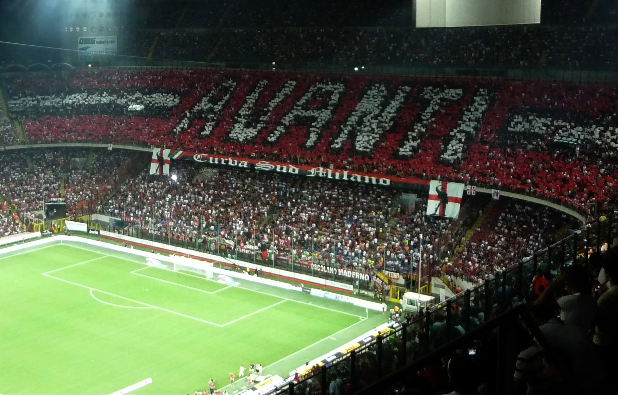AC MILAN nu mai aparţine lui Berlusconi. Clubul a fost vândut unui grup de investitori chinezi