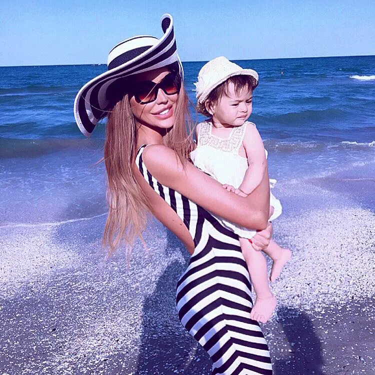 Bianca Drăguşanu a pozat în costum de baie, însărcinată în 6 luni