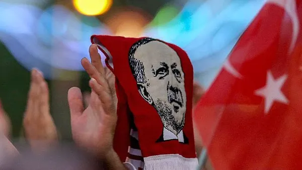 Mii de oameni au ieşit în stradă în Turcia. Demonstraţie de forţă pentru Erdogan