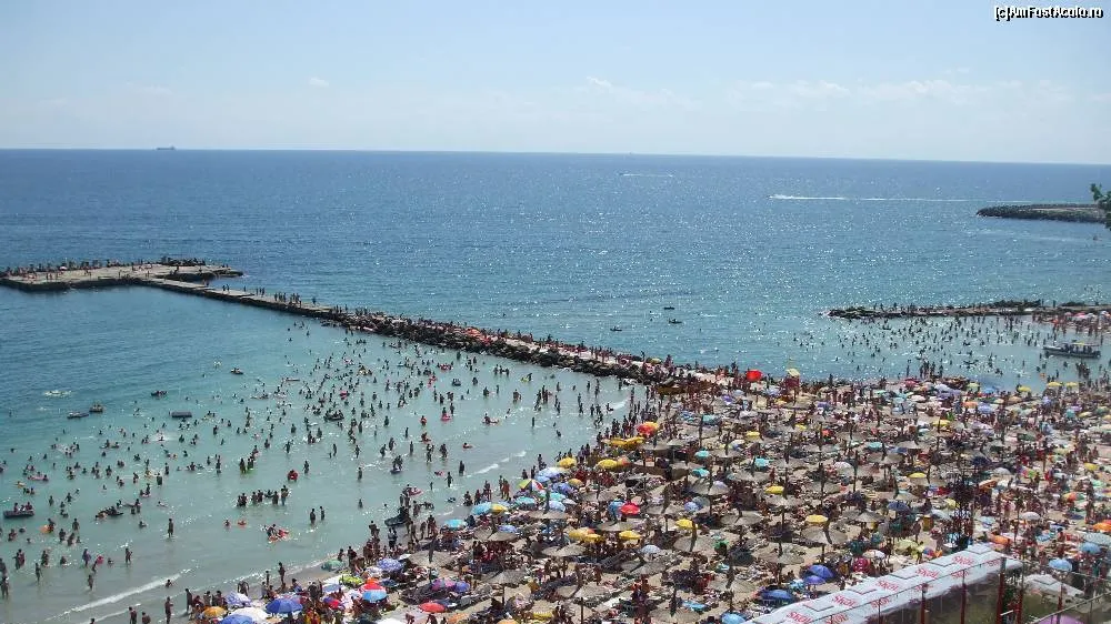 Turiştii din Eforie Nord au suferit un şoc! Un bărbat s-a răstignit pe o cruce şi...
