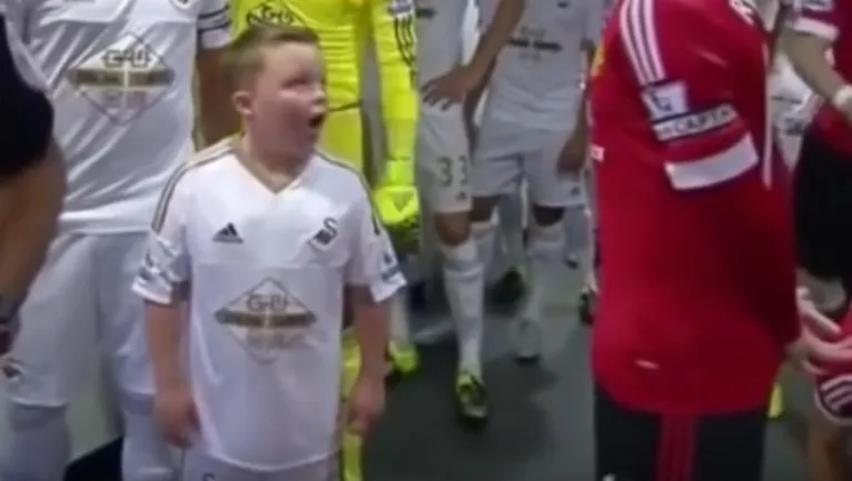 Cum reacţionează nişte puşti când îşi întâlnesc fotbaliştii preferaţi. Imaginile sunt FABULOASE!