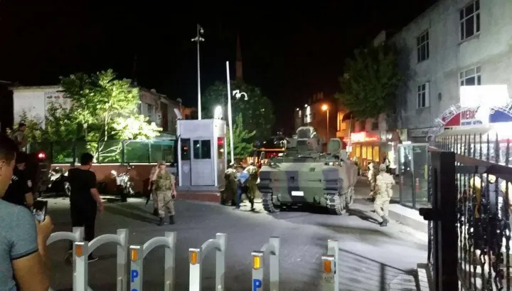 EXPLOZIE VIOLENTĂ la Ankara, la Televiziunea Naţională. Postul şi-a întrerupt emisia
