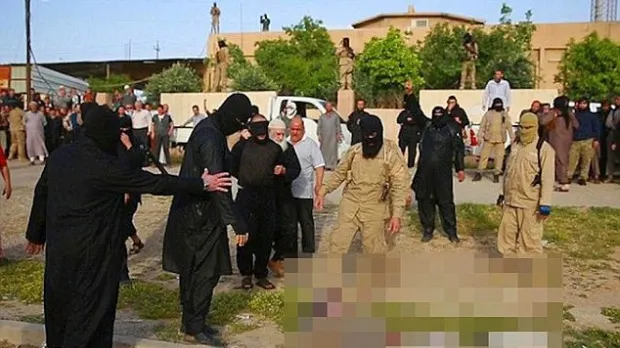 O nouă grozăvie a Statului Islamic. Au fiert de vii șapte militanți dezertori