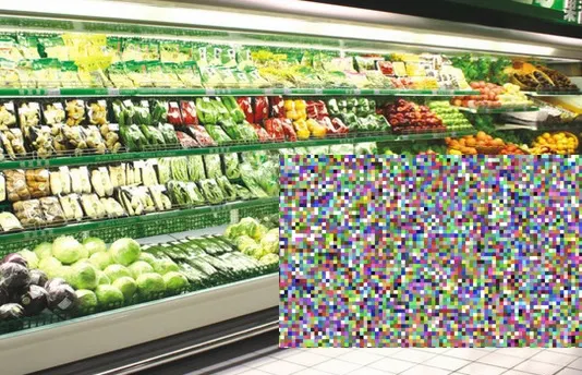 PANICĂ într-un magazin alimentar! Au chemat poliţia. Nimeni n-a avut curaj să se apropie!