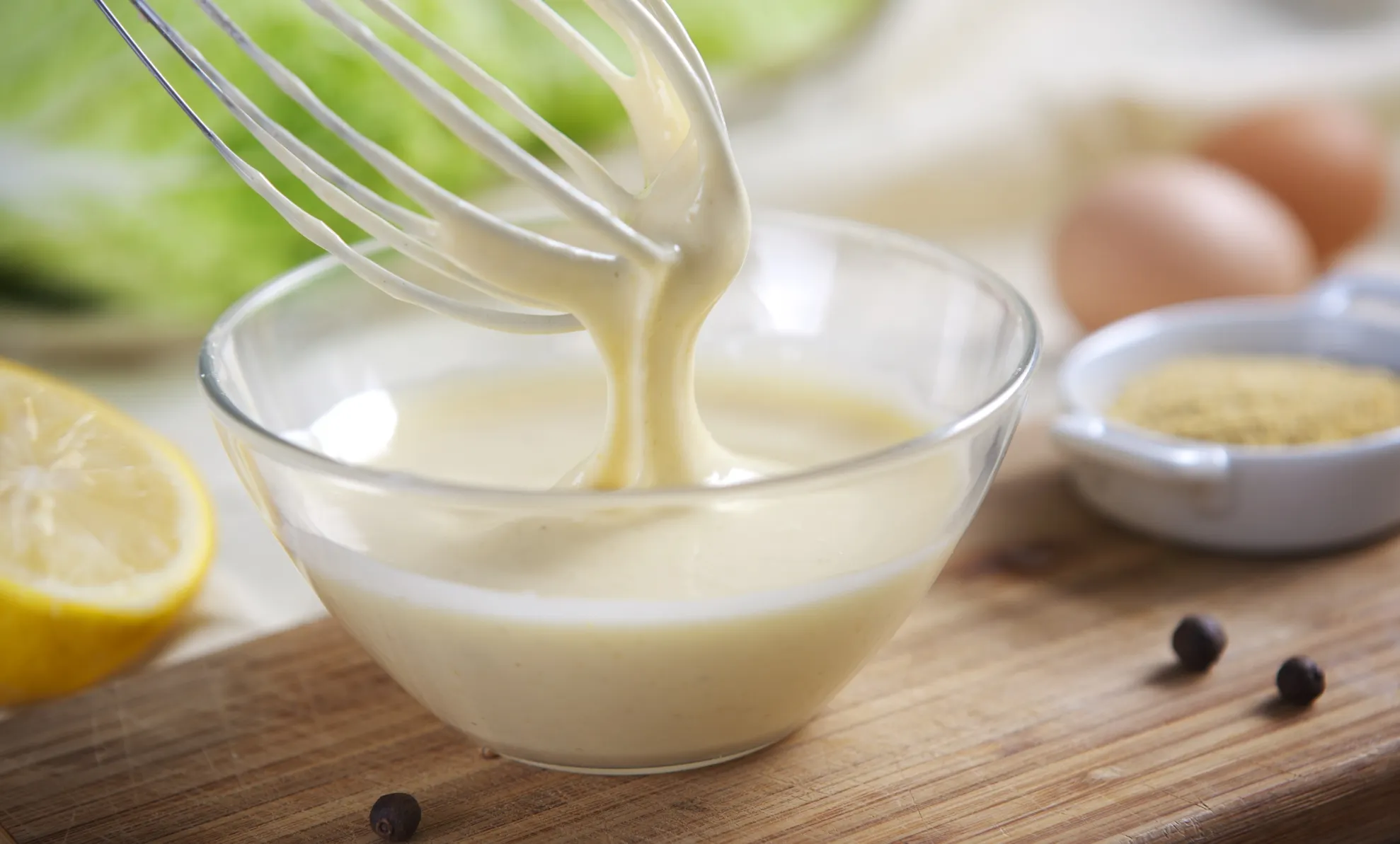 Aşa faci cea mai delicioasă maioneză fără ulei. E pur şi simplu delicioasă!