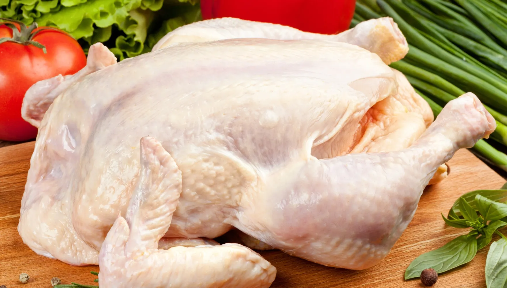 Consumul de pui de la supermarket vă poate cauza această boală!
