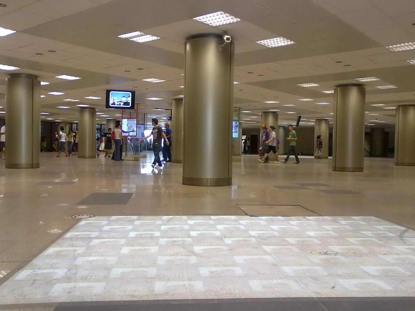 Alertă falsă în Pasajul de la Universitate, după ce a fost găsit un bagaj suspect 