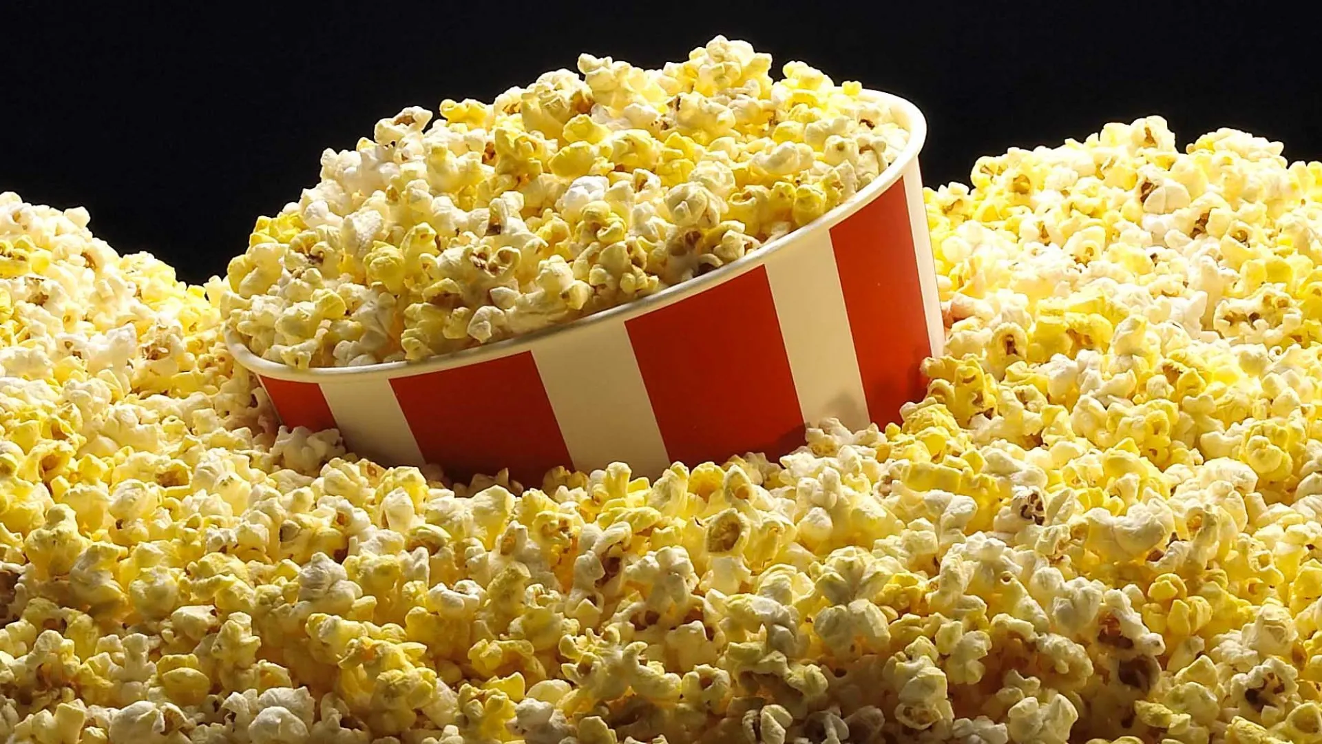 Îţi place popcornul? Pericolele ascunse după consumul de floricele de porumb