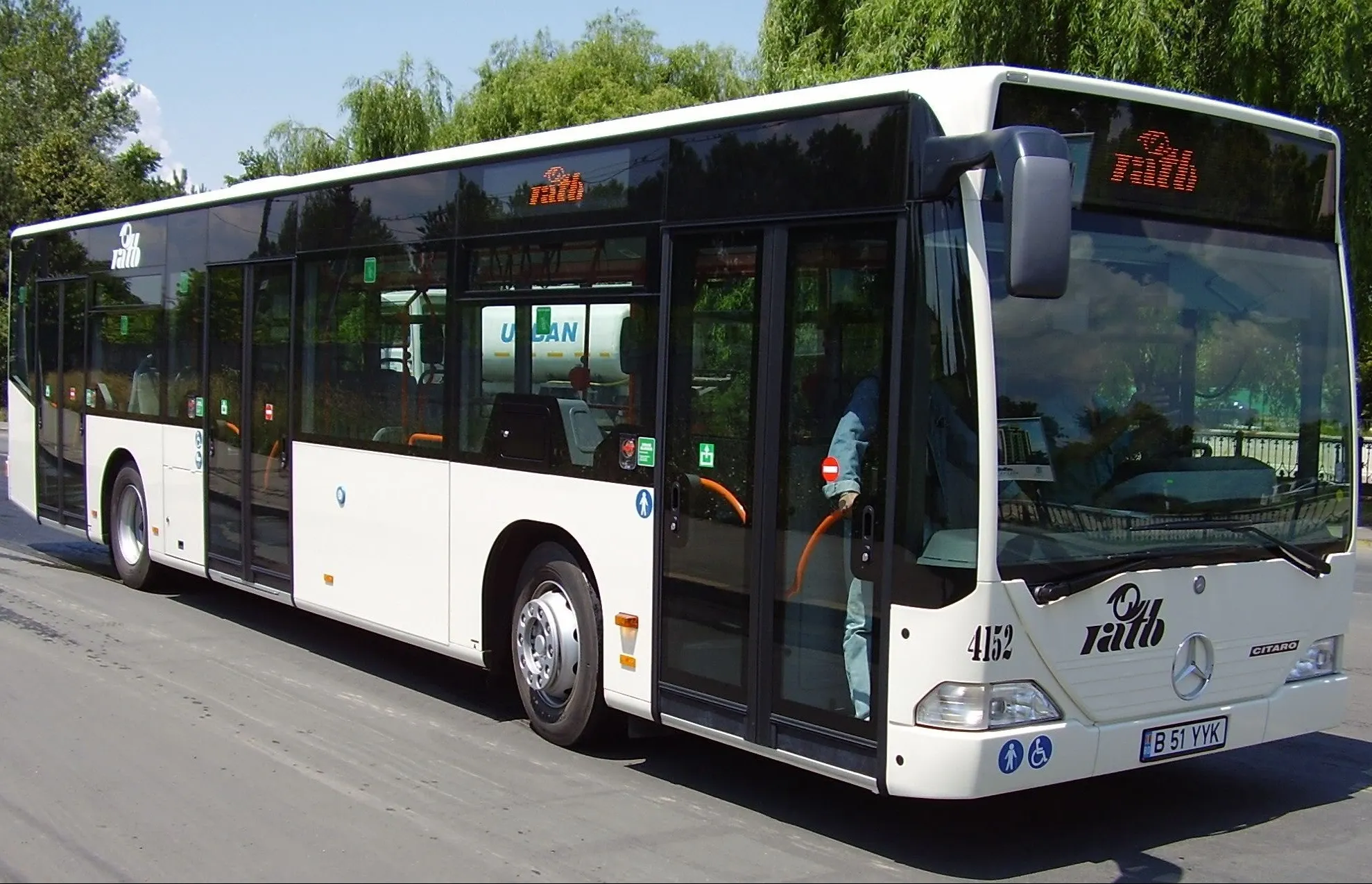 RATB modifică mai multe trasee în weekend şi desfiinţează o staţie de autobuze