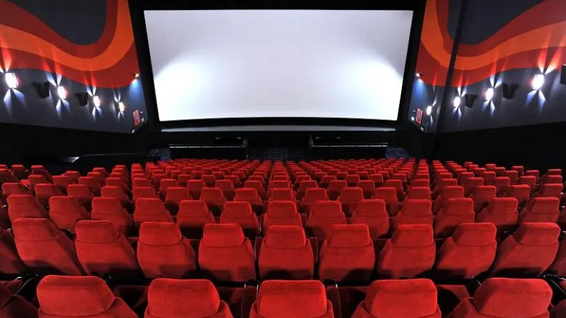 Ingeniozitatea unor tinere care nu au vrut să plătească pentru popcorn la cinema. Ce au făcut