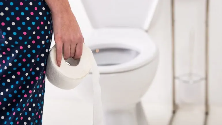 Stai pe toaletă cu un ochi închis și nopțile tale nu vor mai fi la fel