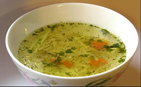 Aşa se prepară mai delicioasă supă de pui. În 30 de minute este gata