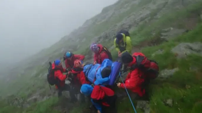 Turist rănit, salvat din Munţii Făgăraş 