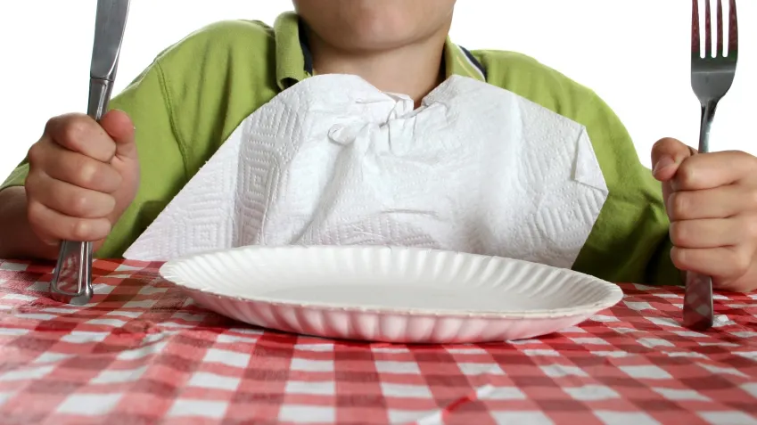 Până la doi ani, părinţii nu i-au dat să mănânce carne, lapte sau ouă. Ce a păţit copilul apoi
