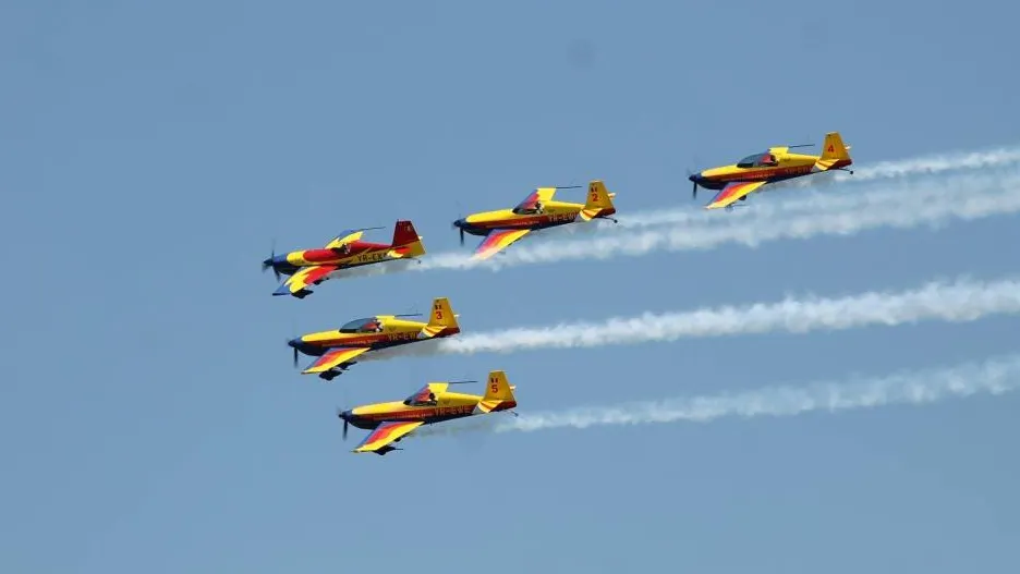 Ziua Aviaţiei, sărbătorită în Capitală: spectacol impresionant oferit de piloţi