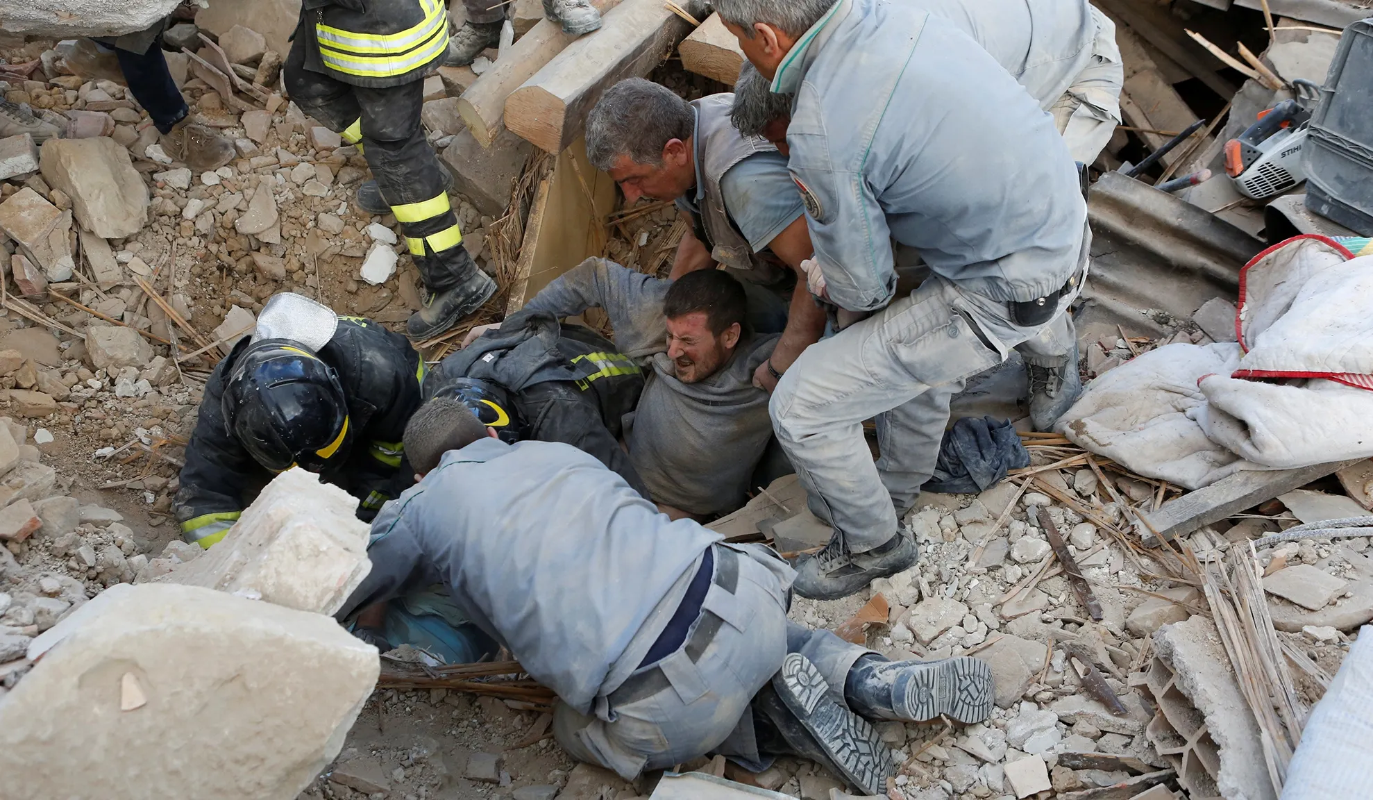 MAE: Numărul românilor care au murit în cutremurul din Italia a ajuns la 11. 14 sunt încă dispăruți