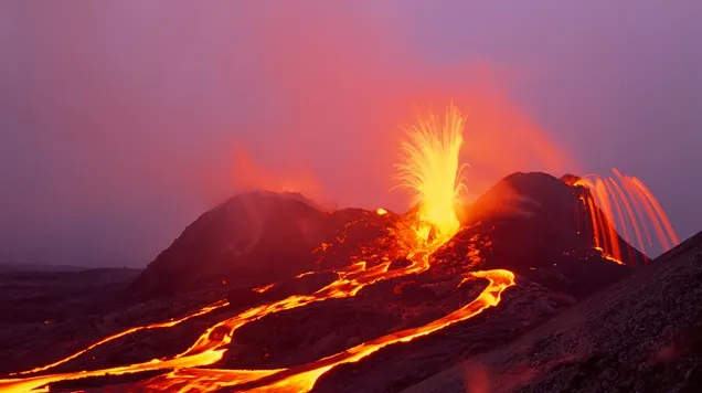 O imagine cât 1000 de cuvinte! Vulcanul Kilauea din Hawaii, surprins "zâmbind" în timpul erupţiei