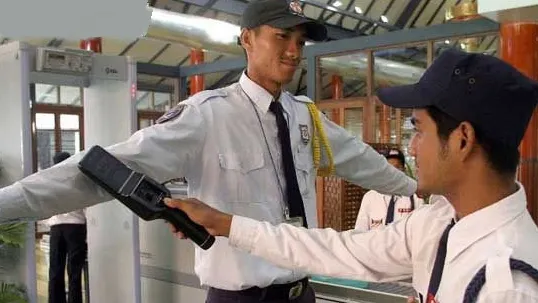 Un cetățean român a fost arestat pe aeroportul din Cambodgia cu 5 kg de cocaină! CE RISCĂ!