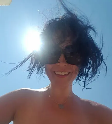 Andreea Marin, în costum de baie la 41 de ani